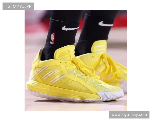 利拉德今天穿的鞋比我半年工资还贵，真是活在另一个星球啊