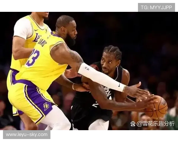 伦纳德切换防守拉升球队效率 关键时刻影响对比乔治明显