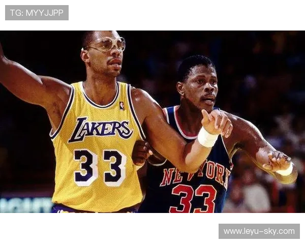 张伯伦篮下强打砍下高效得分 超越贾巴尔篮下统治力