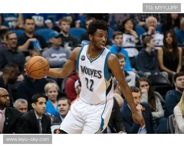 安德鲁·威金斯无球切入创造空间效率提升显著拉开防守差距